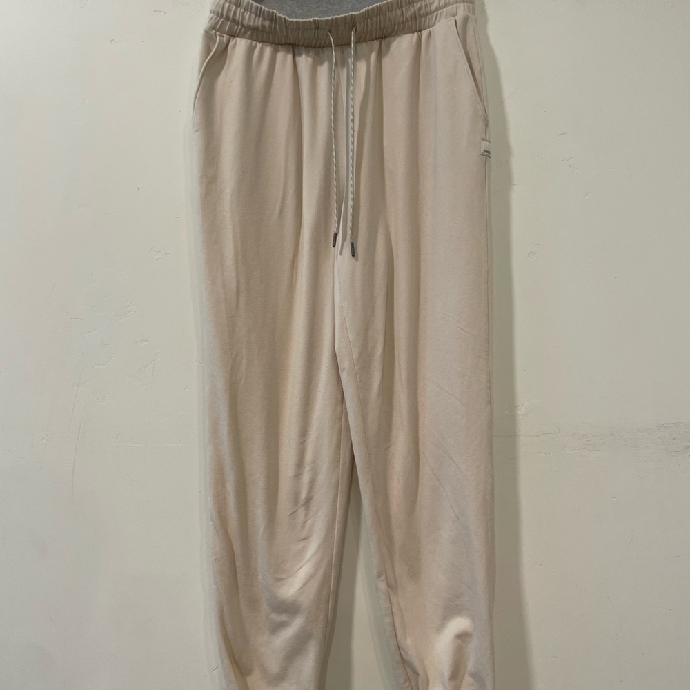 Vuori Jogger Womens XS Cream Lightweight Halo Warm Up Tapered Sweatpants
